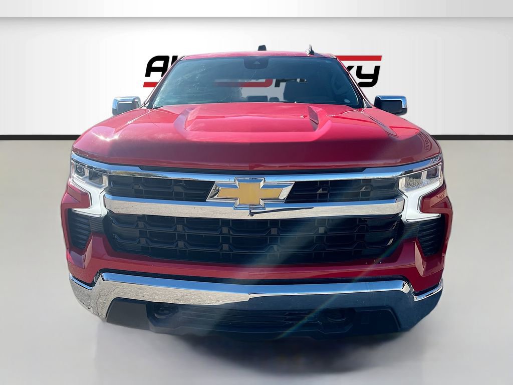 Used 2025 Chevrolet Silverado 1500 LT image 2