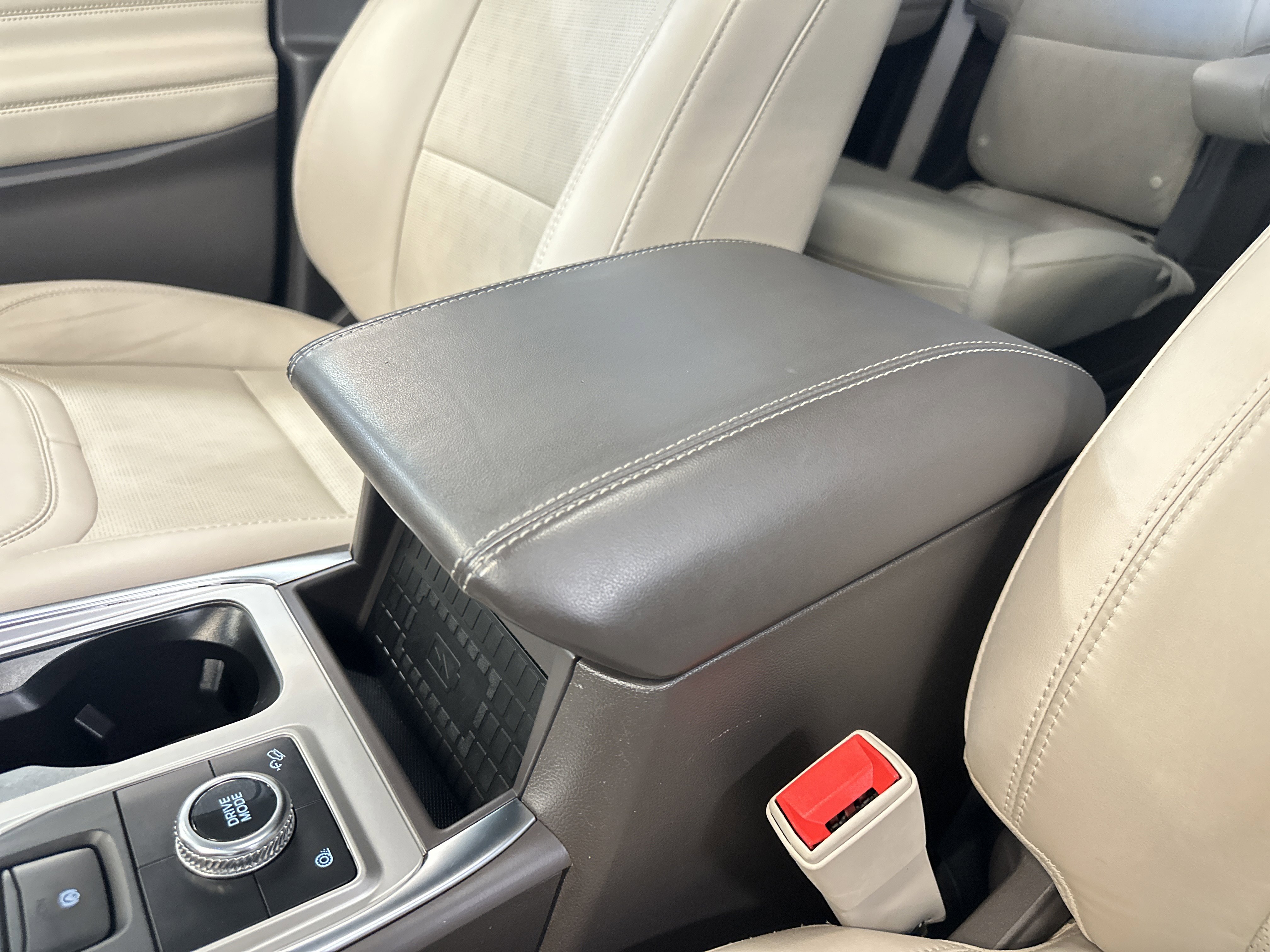 Used 2022 Ford Explorer Platinum w/ Technology Package image 34