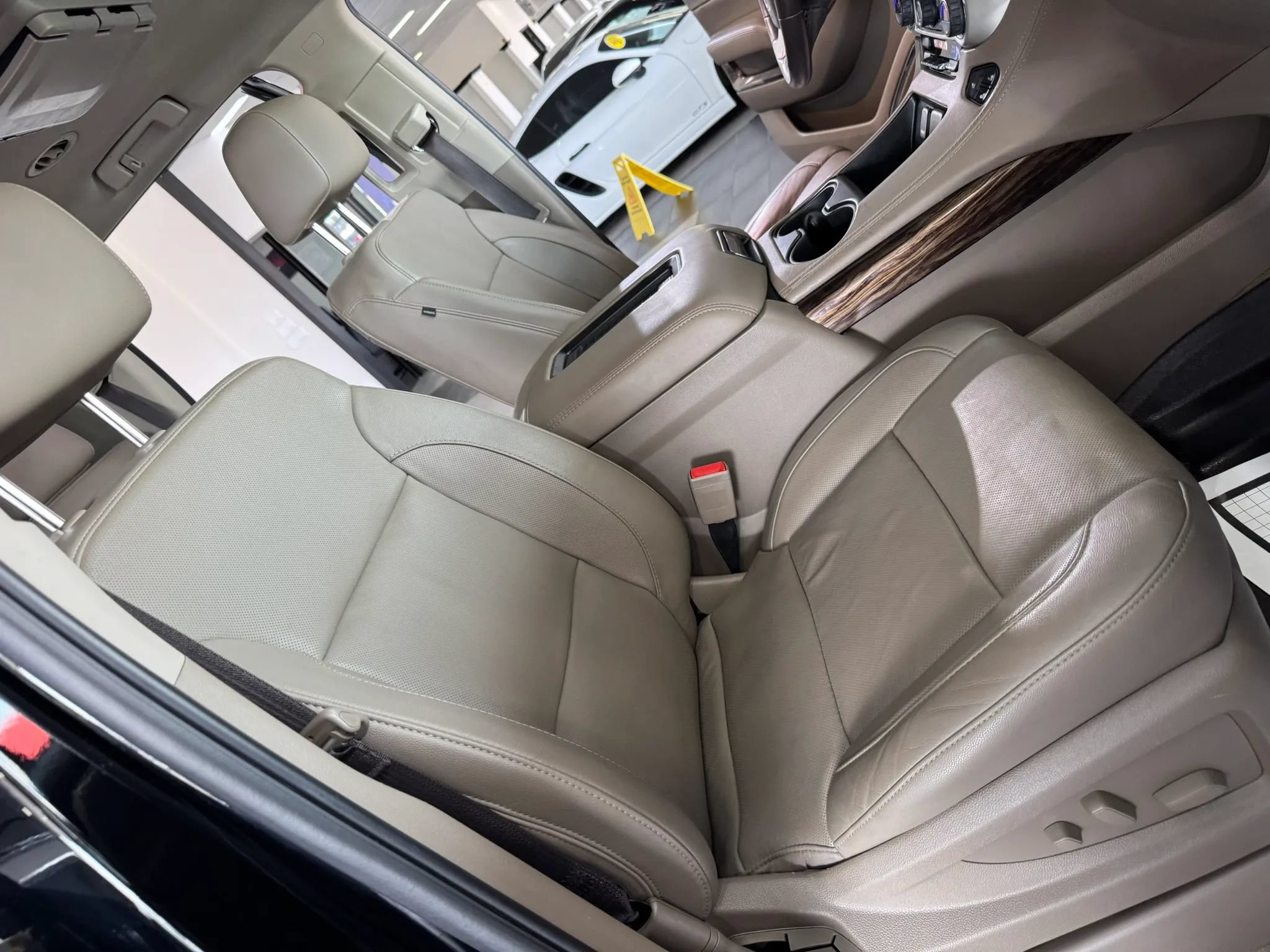 Used 2017 GMC Yukon SLT AWD/4WD image 26