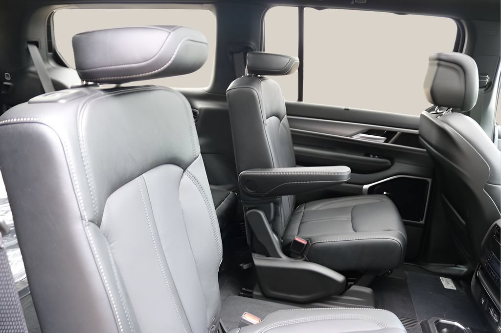 New 2026 Jeep Grand Wagoneer Limited AWD/4WD image 19