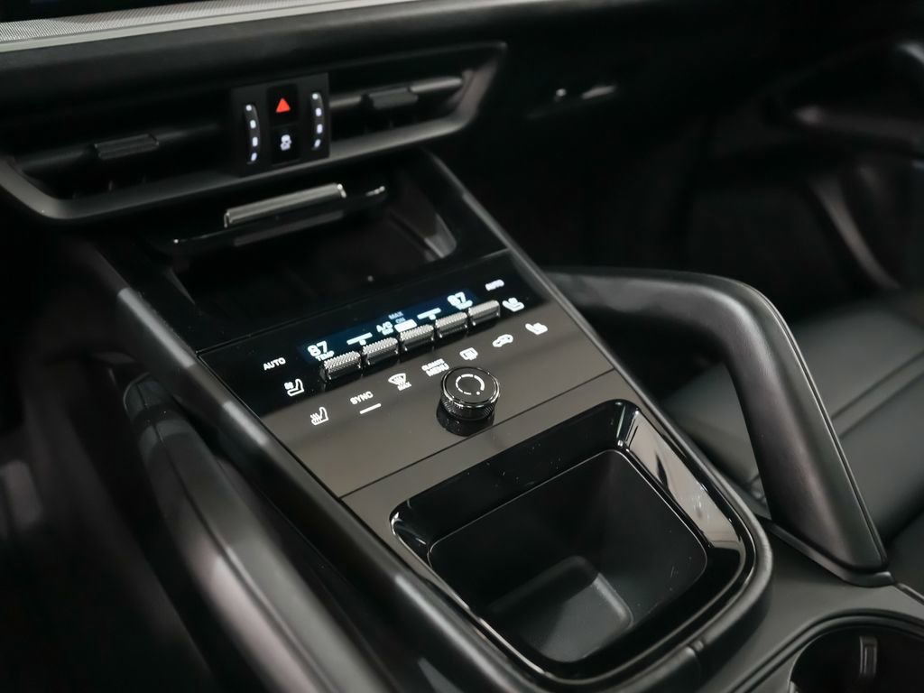 Certified 2025 Porsche Cayenne S image 33