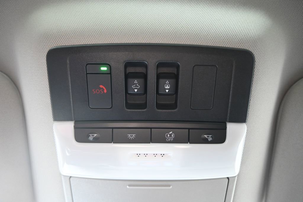Used 2024 Nissan Pathfinder Platinum w/ Black Appearance Package AWD/4WD image 33