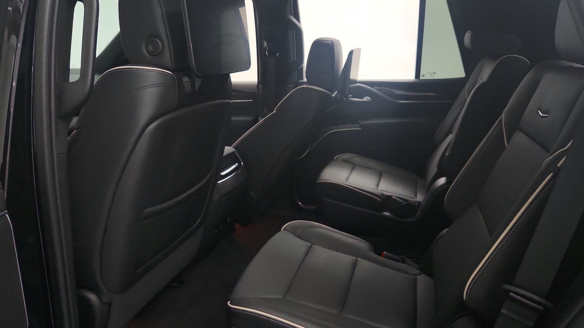 Certified 2023 Cadillac Escalade Premium Luxury w/ LPO, Radiant Package AWD/4WD image 22