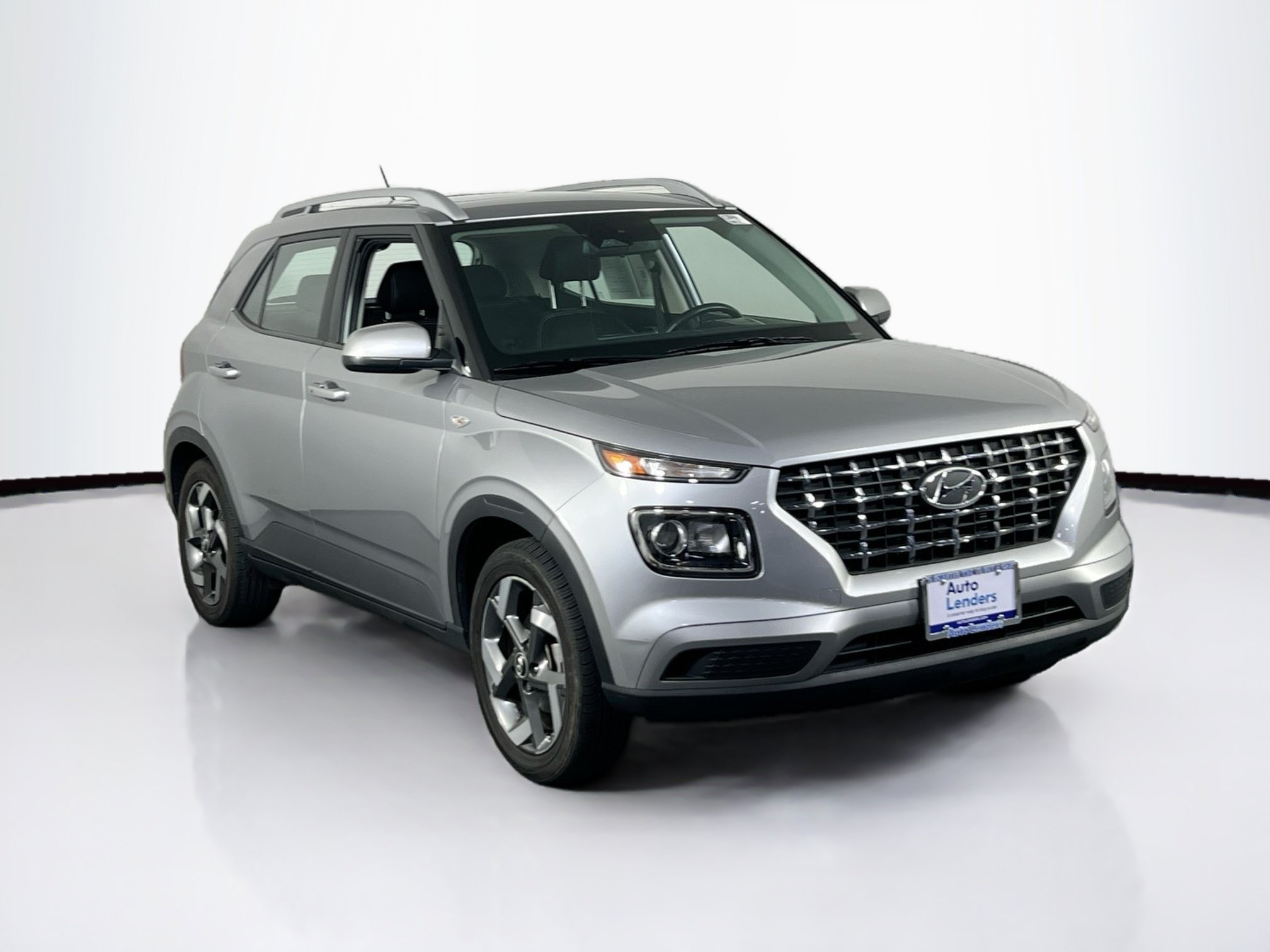 Used 2024 Hyundai Venue SEL FWD image 3