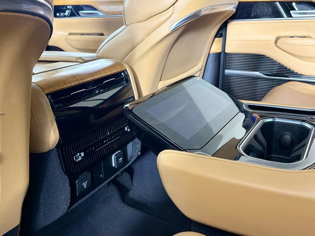 Used 2022 Jeep Grand Wagoneer Series III image 27