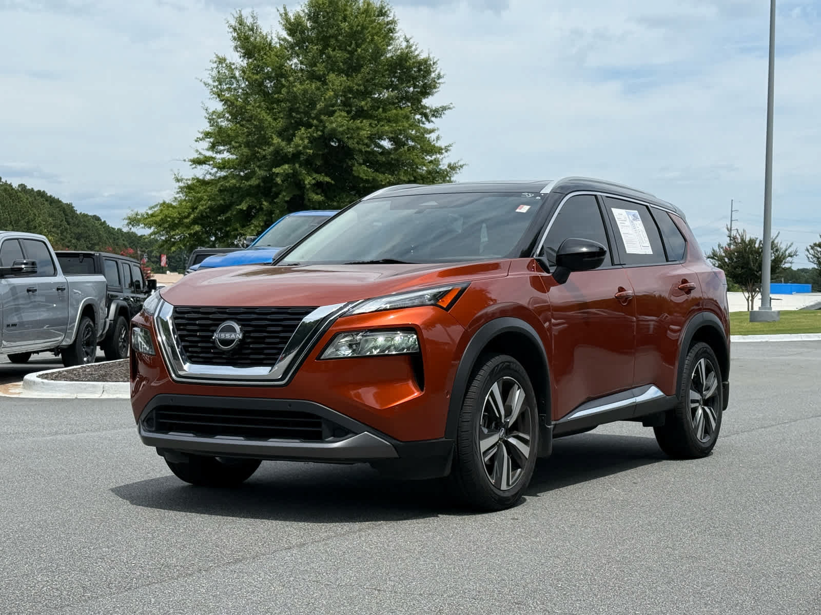 Used 2023 Nissan Rogue SL w/ SL Premium Package AWD/4WD image 1