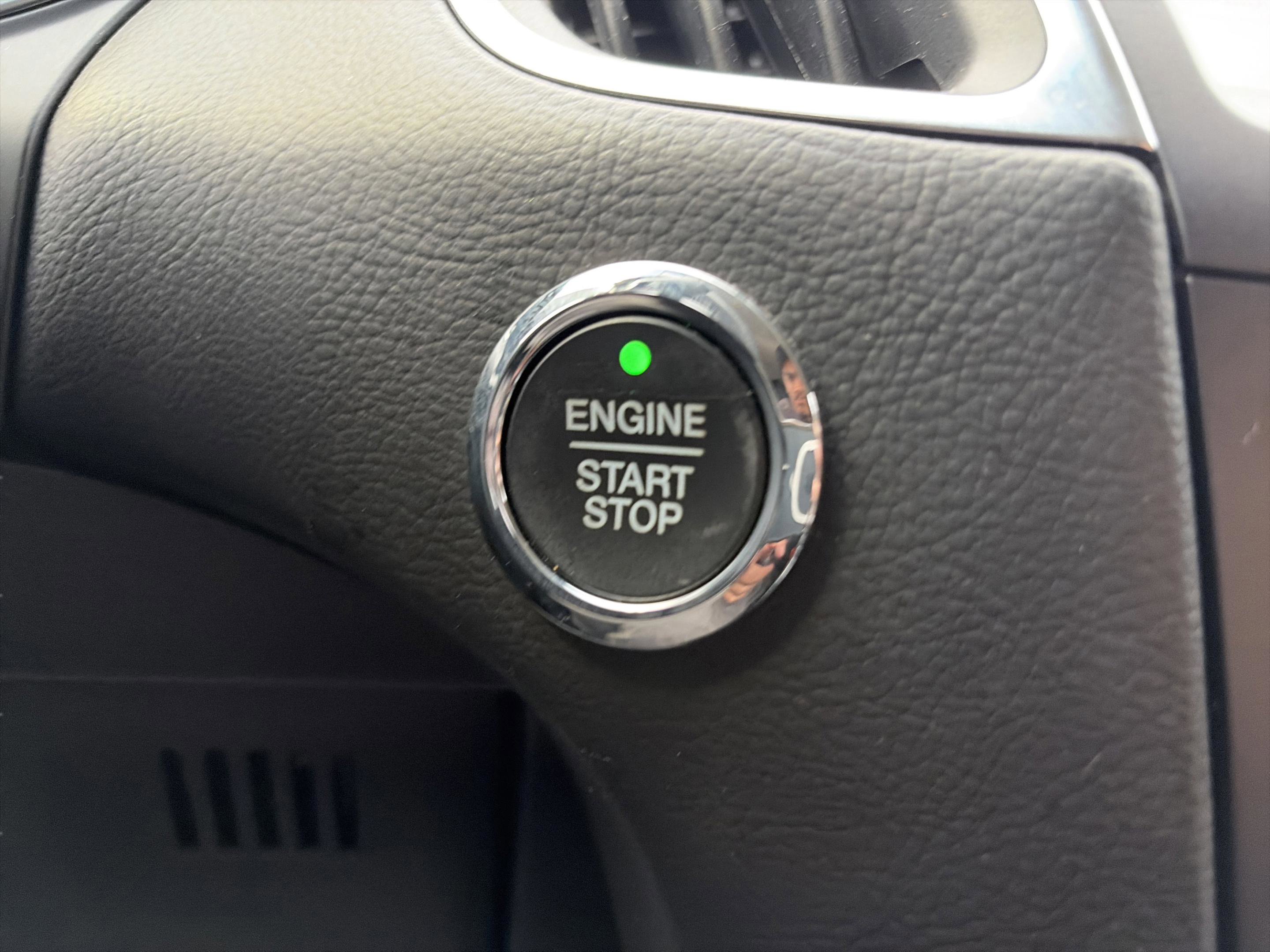 Used 2018 Ford Edge Titanium w/ Technology Package image 20