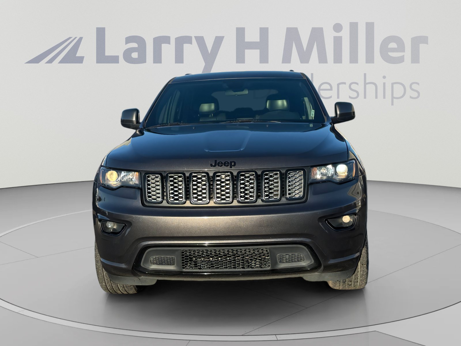 Used 2021 Jeep Grand Cherokee Laredo X AWD/4WD image 8