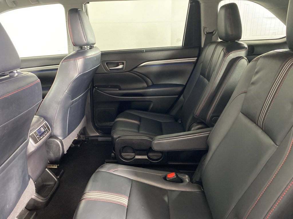 Used 2019 Toyota Highlander SE image 29