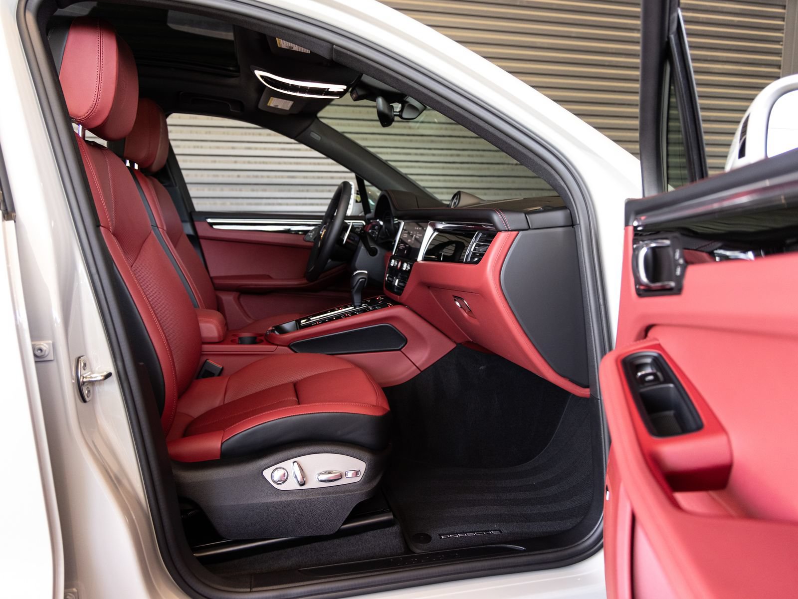 New 2026 Porsche Macan AWD/4WD image 31