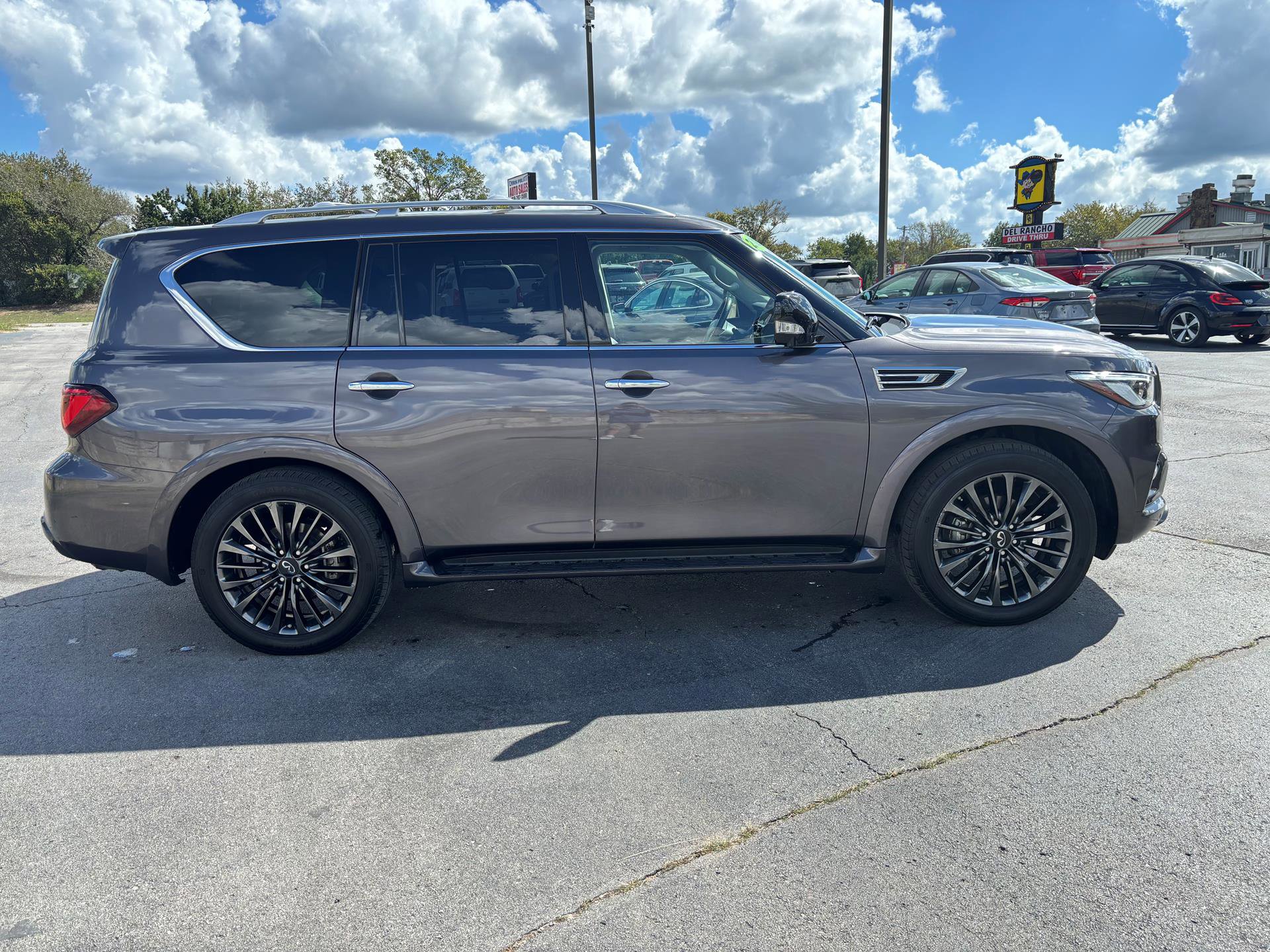Used 2022 INFINITI QX80 Premium Select w/ Cargo Package image 8