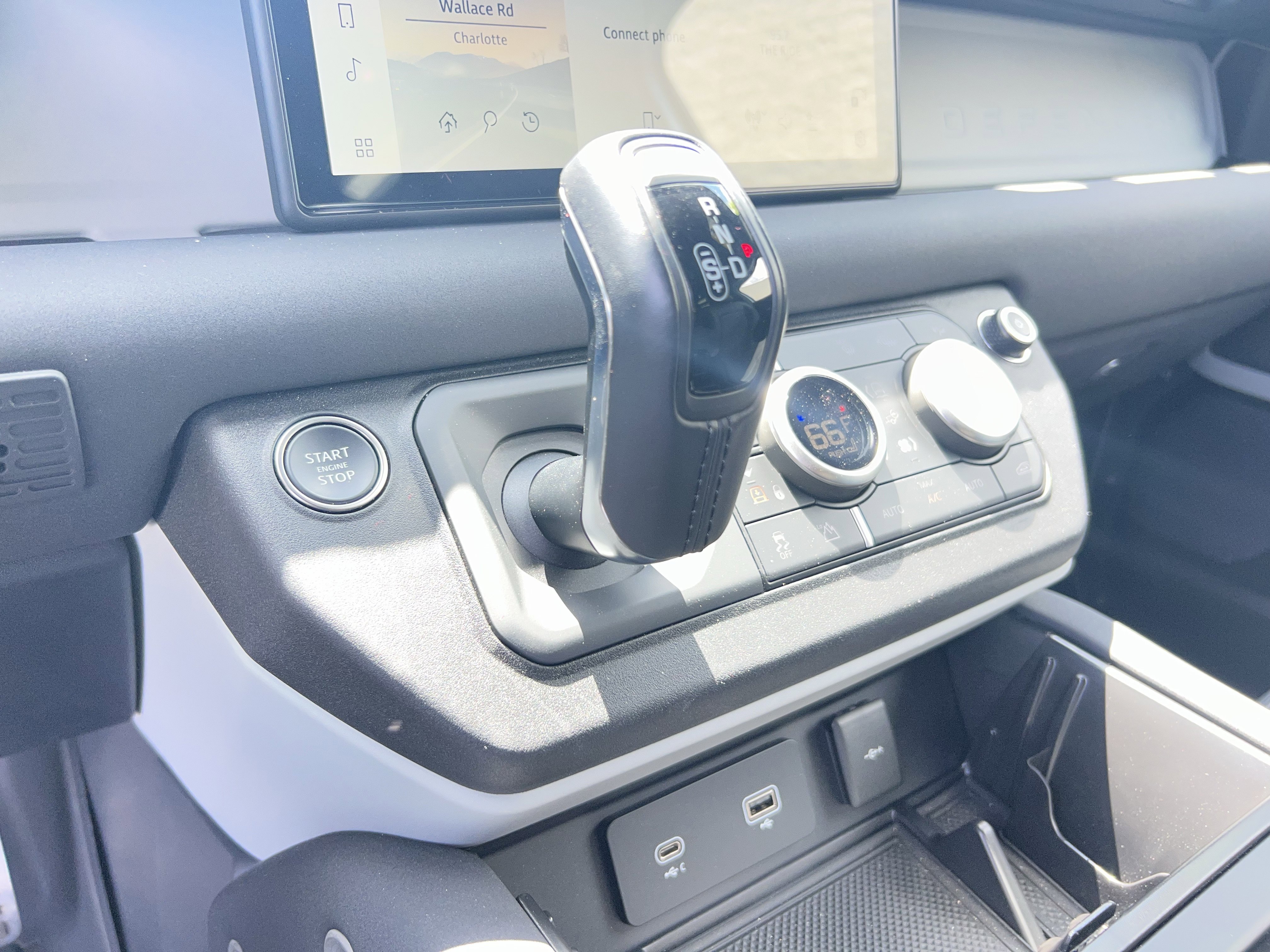 Certified 2023 Land Rover Defender 90 SE image 28