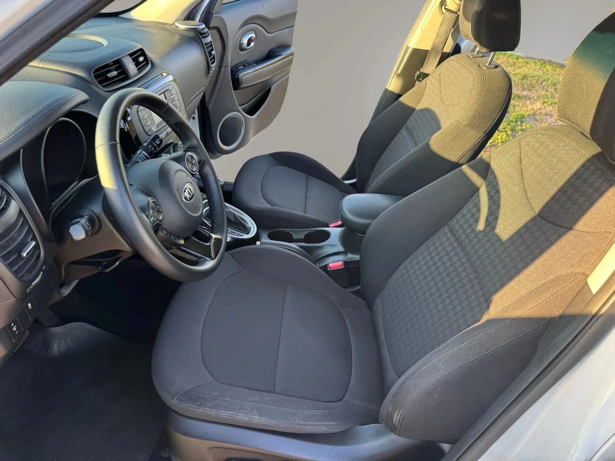 Used 2014 Kia Soul ! FWD image 13