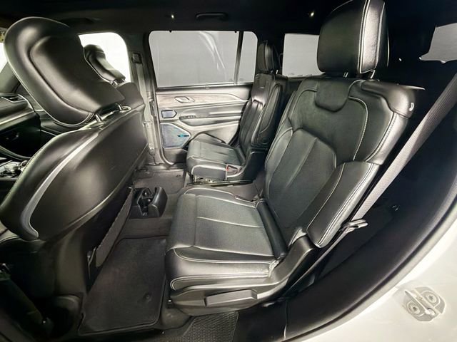 Used 2022 Jeep Grand Cherokee L Overland w/ Luxury Tech Group IV AWD/4WD image 26