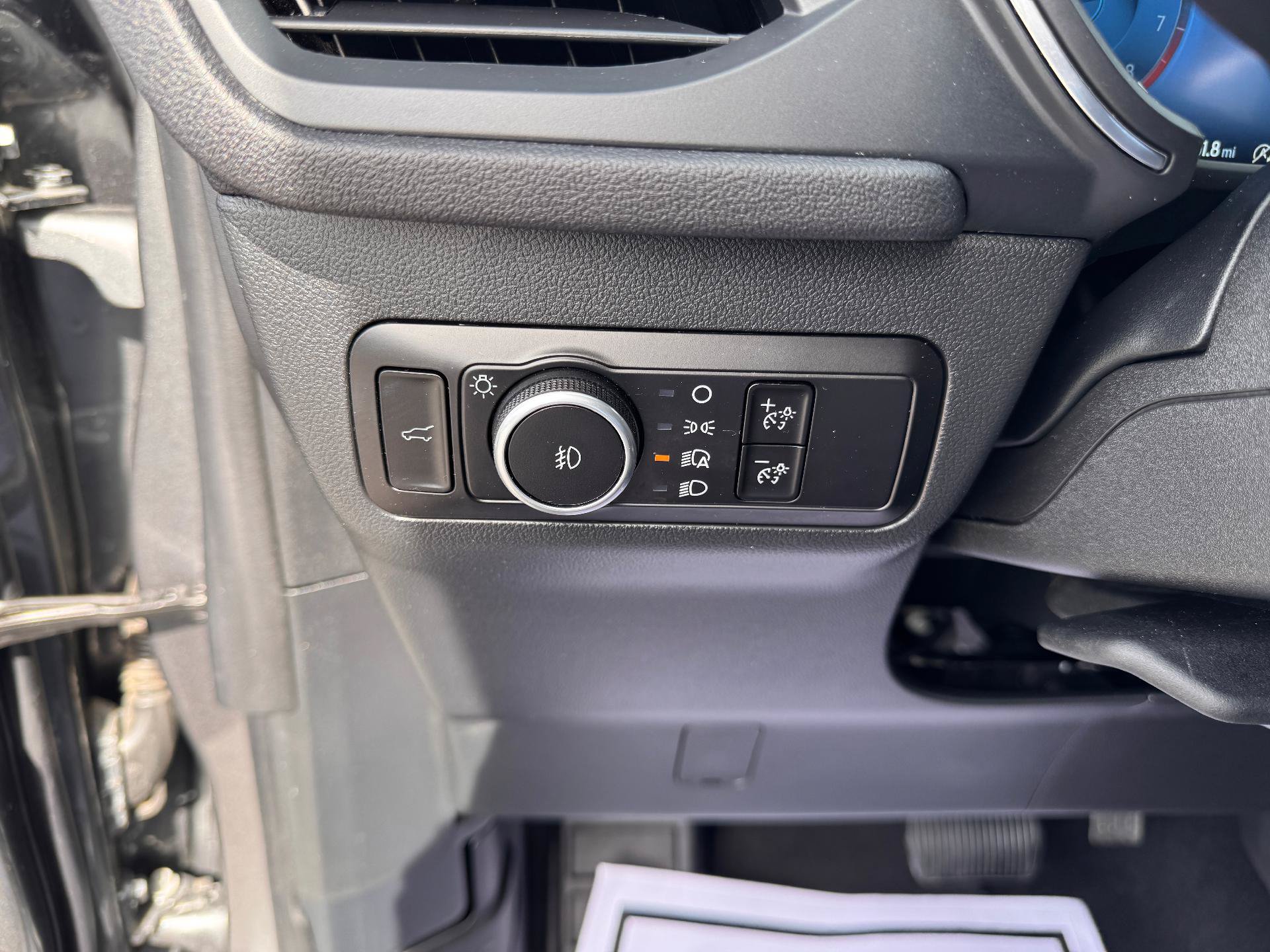 Used 2025 Ford Escape Platinum AWD/4WD image 27