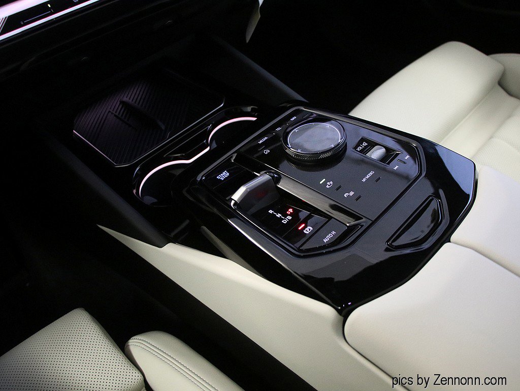 Used 2025 BMW i5 xDrive40 w/ Premium Package image 22