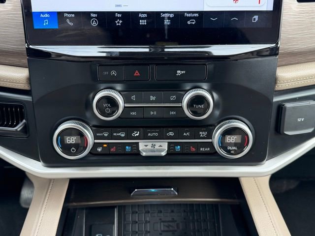 Used 2024 Ford Expedition Limited image 32