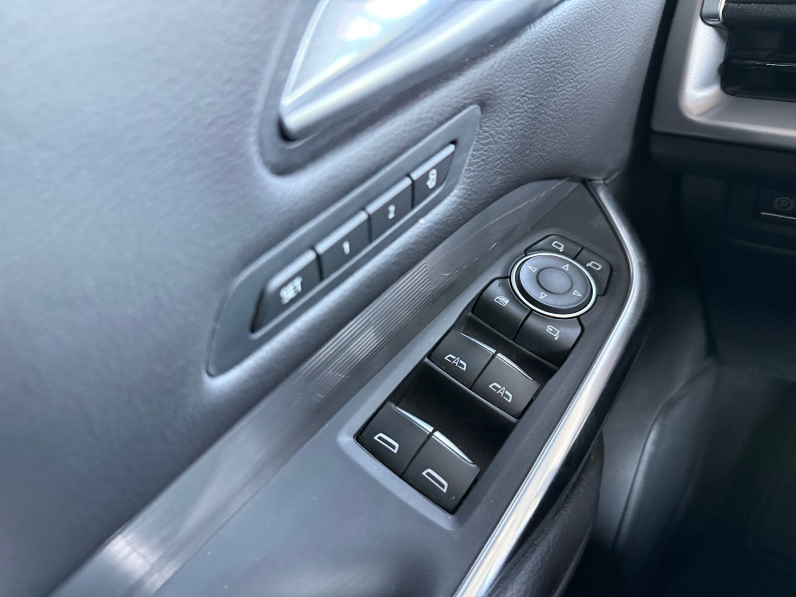 Used 2025 Cadillac XT4 Premium Luxury FWD image 21