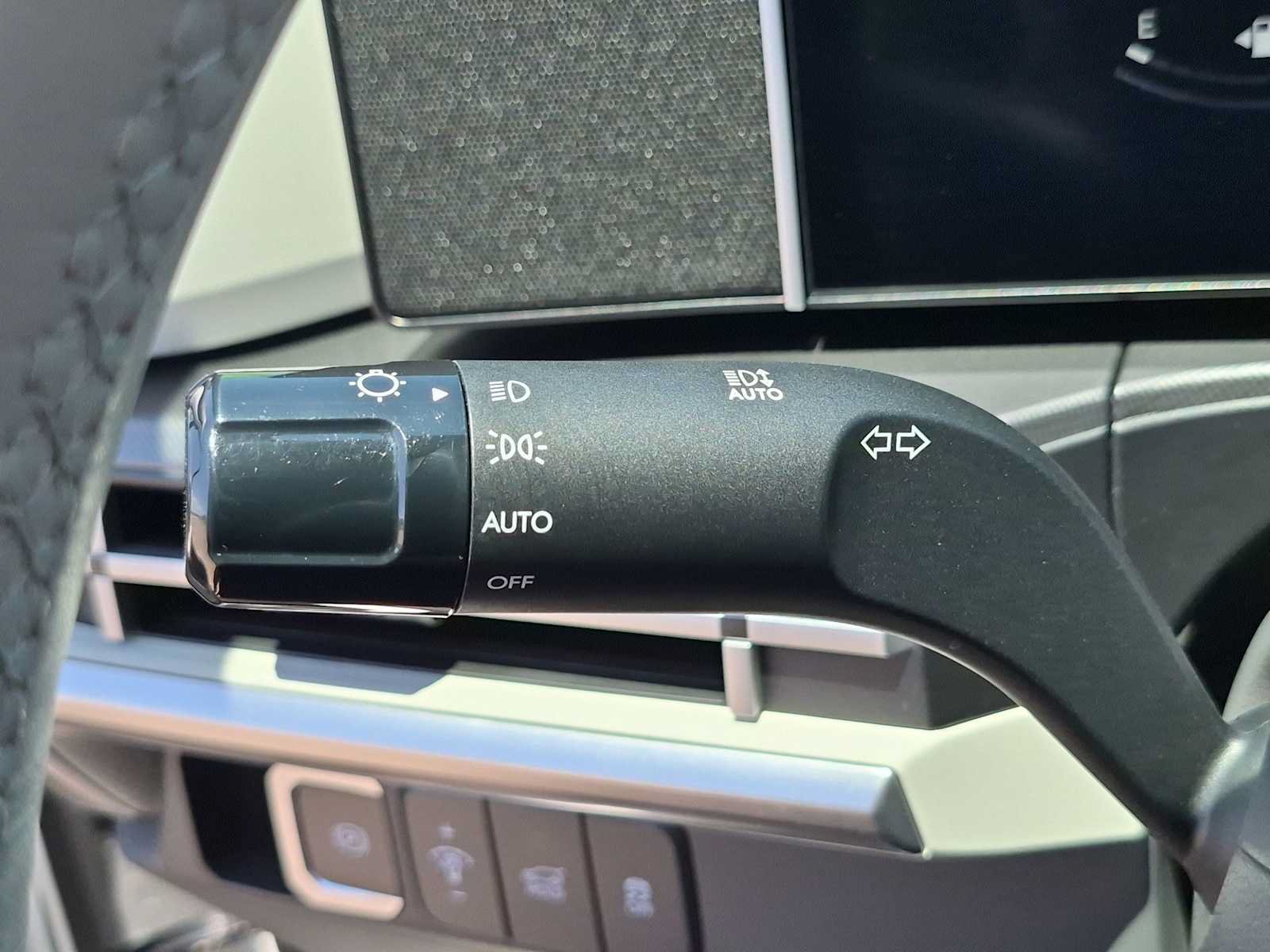 Used 2025 Hyundai Santa Fe SEL FWD image 26