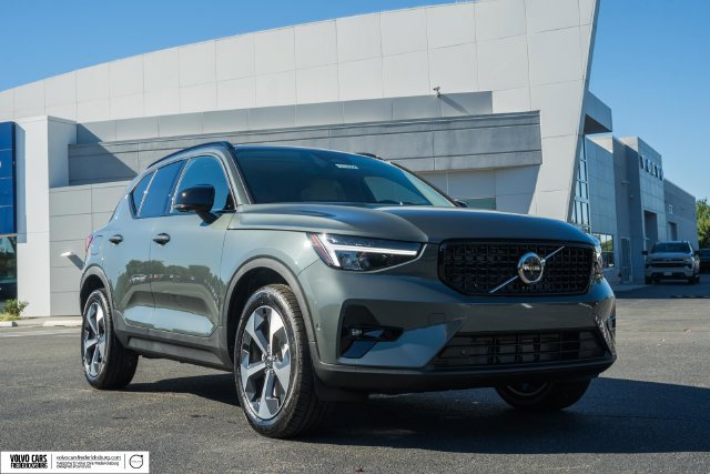 New 2026 Volvo XC40 B5 Plus w/ Climate Package AWD/4WD image 1