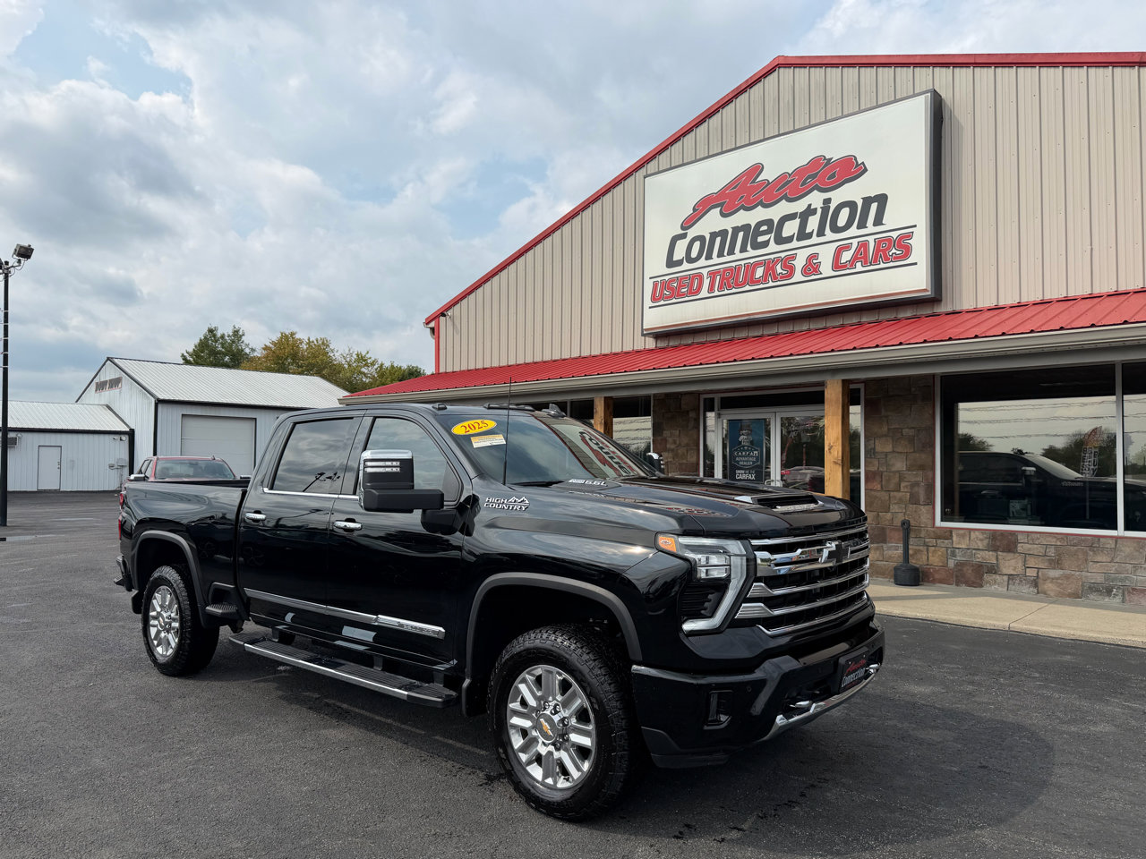 Used 2025 Chevrolet Silverado 2500 High Country w/ Technology Package image 2