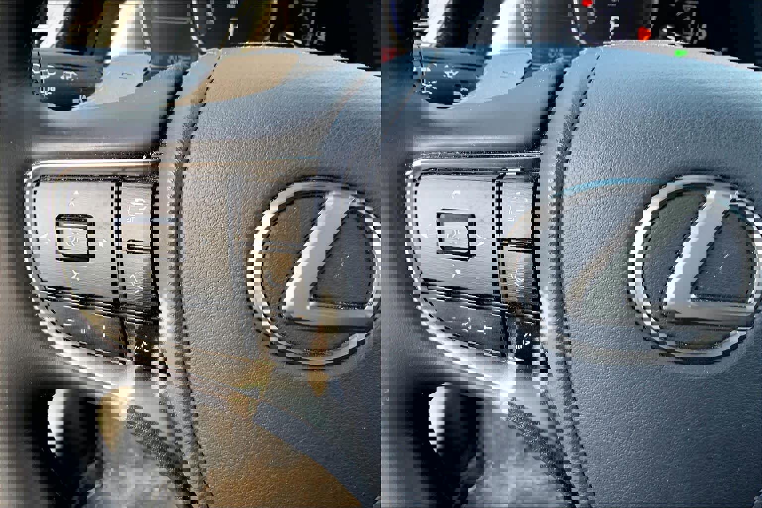 Certified 2023 Lexus ES 300h w/ Premium Package image 24