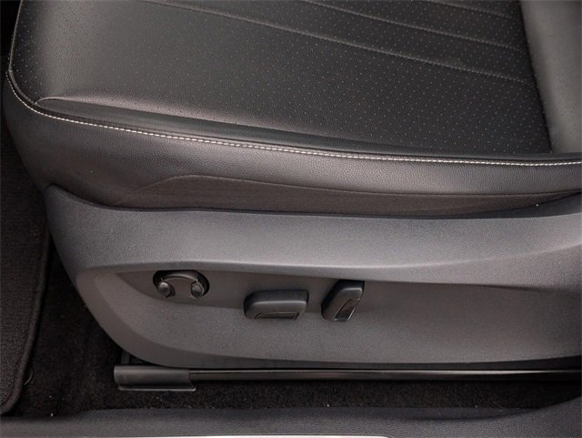 Used 2023 Volkswagen Tiguan SE R-Line image 22