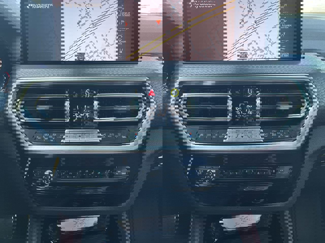 Certified 2025 BMW X4 xDrive30i image 27