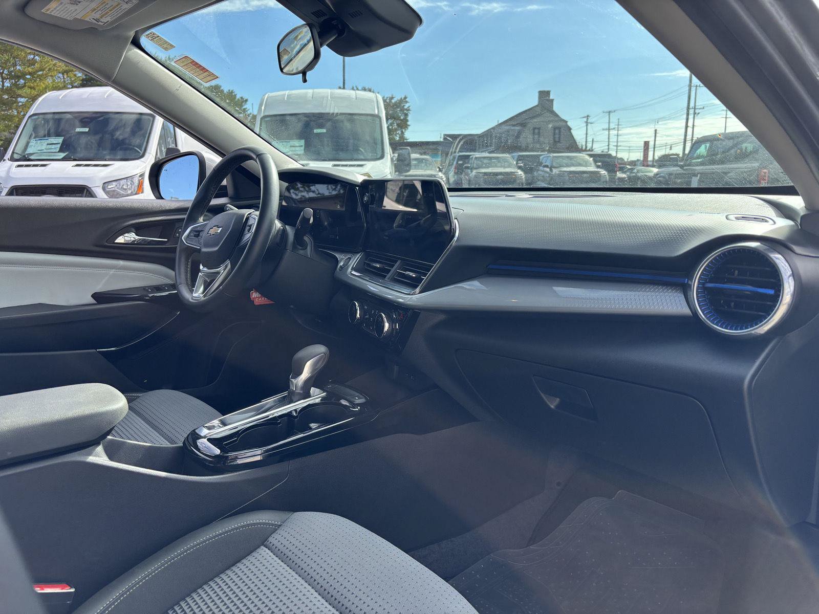 Used 2025 Chevrolet Trax LT w/ Driver Confidence Package FWD image 21
