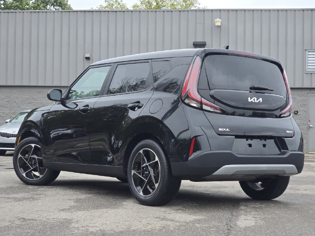 Used 2023 Kia Soul EX FWD image 14