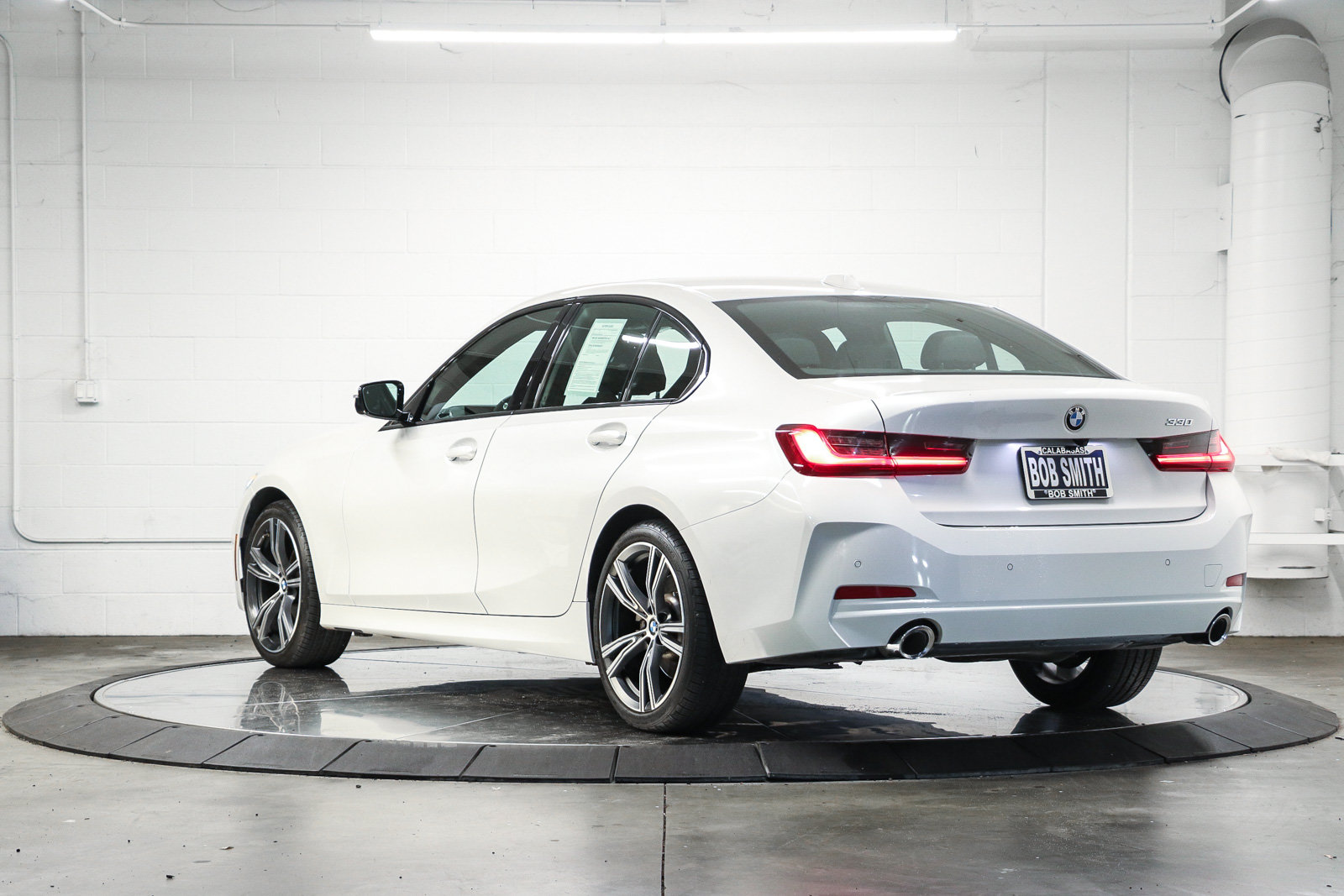 Certified 2023 BMW 330i Sedan w/ Premium Package RWD image 4