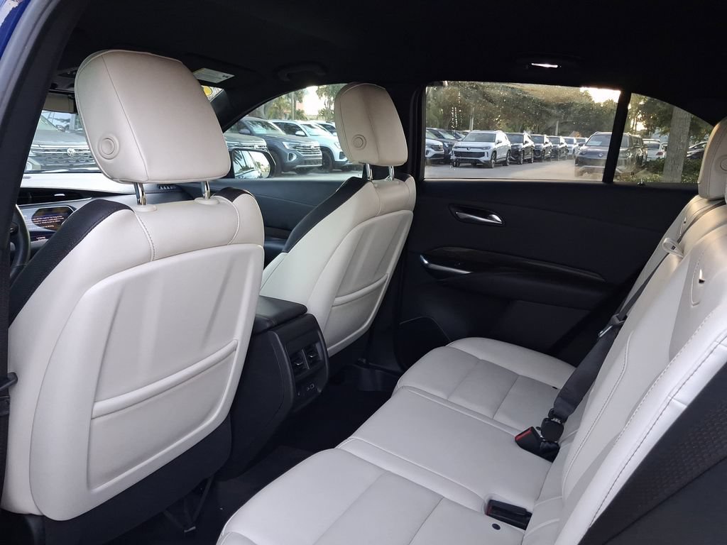 Used 2022 Cadillac XT4 Sport w/ Comfort Package FWD image 7