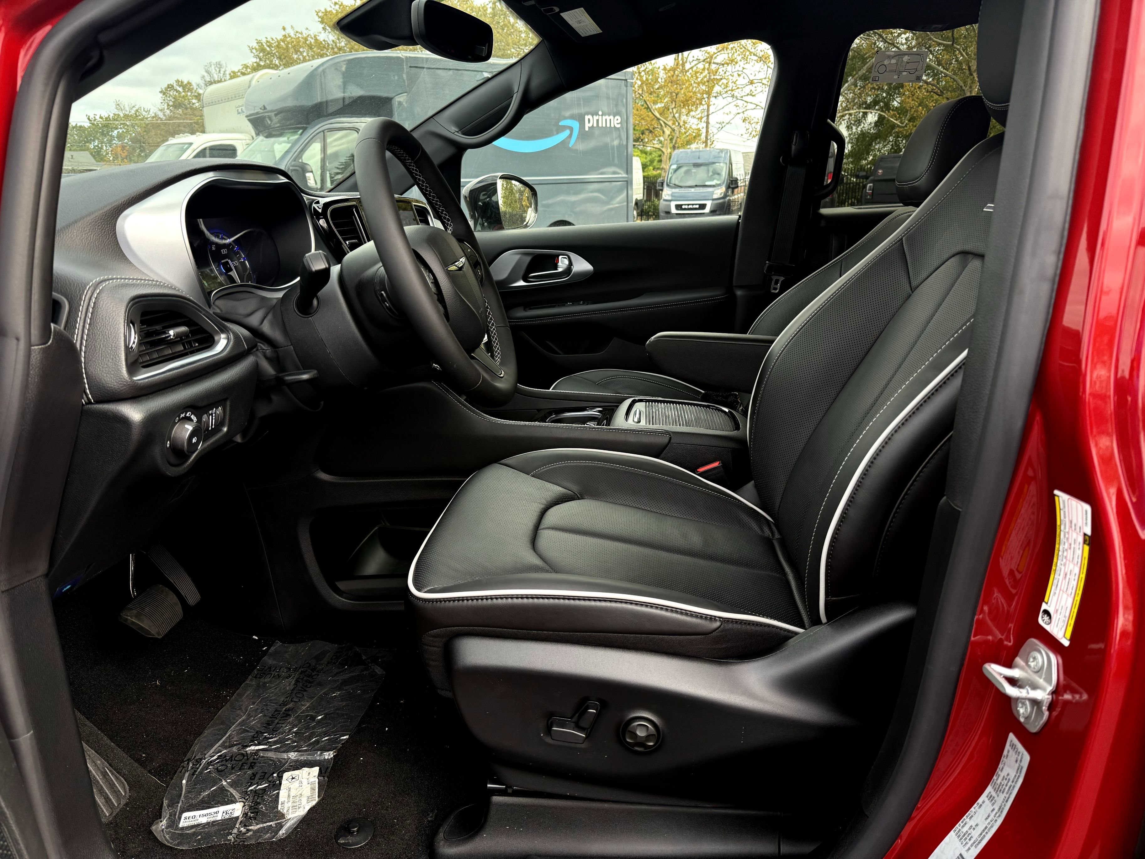 New 2026 Chrysler Pacifica Limited w/ Uconnect Theater Family Group image 16