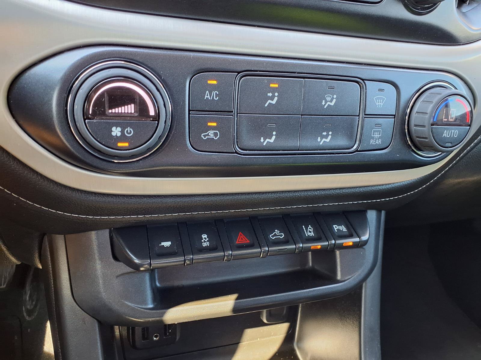 Used 2021 GMC Canyon Elevation w/ Driver Alert Package AWD/4WD image 8
