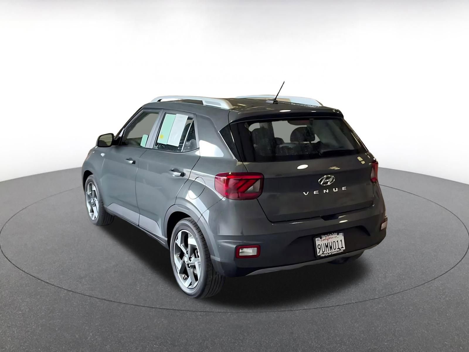 Used 2025 Hyundai Venue SEL image 11