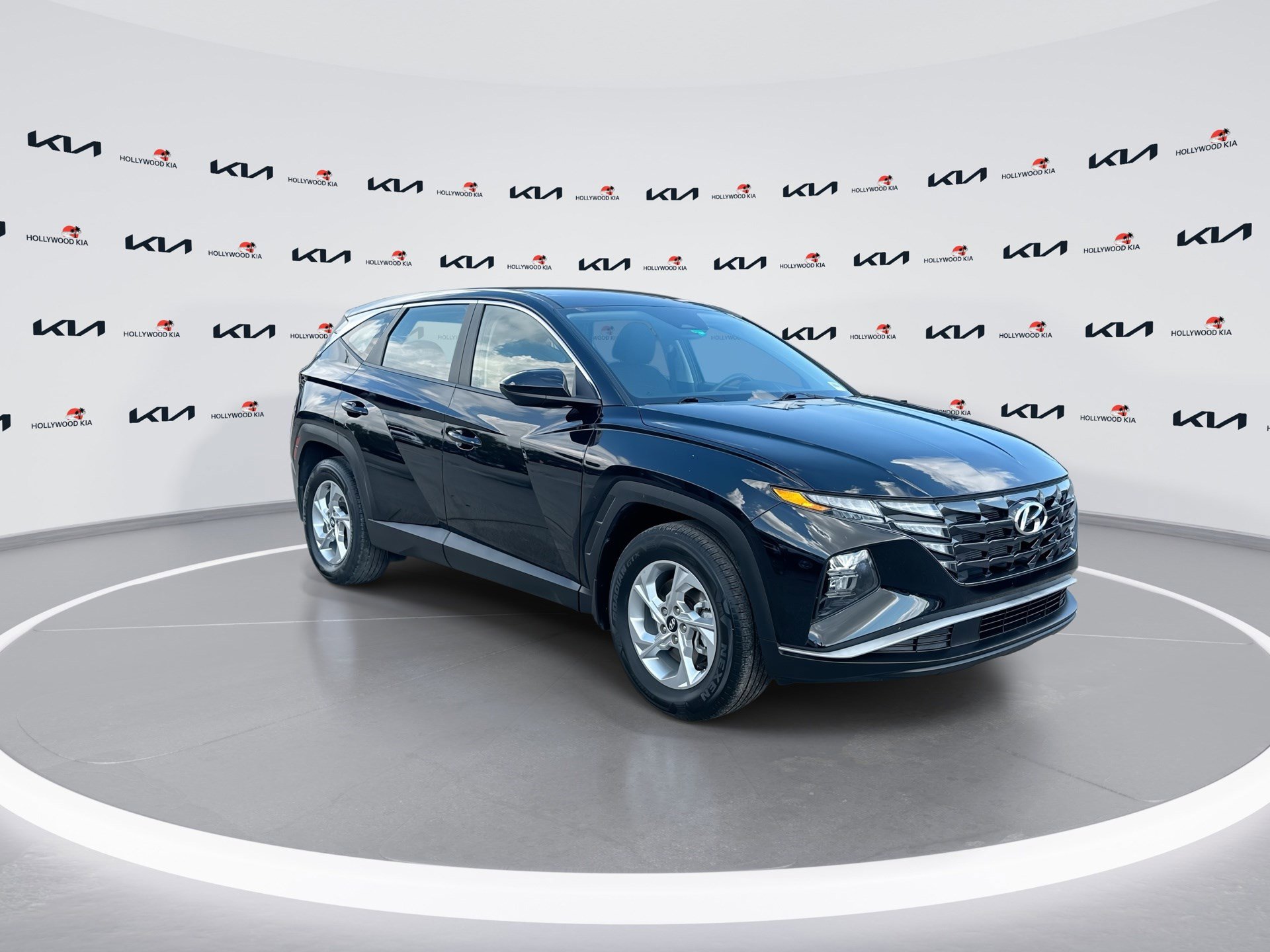 Used 2024 Hyundai Tucson SE image 2