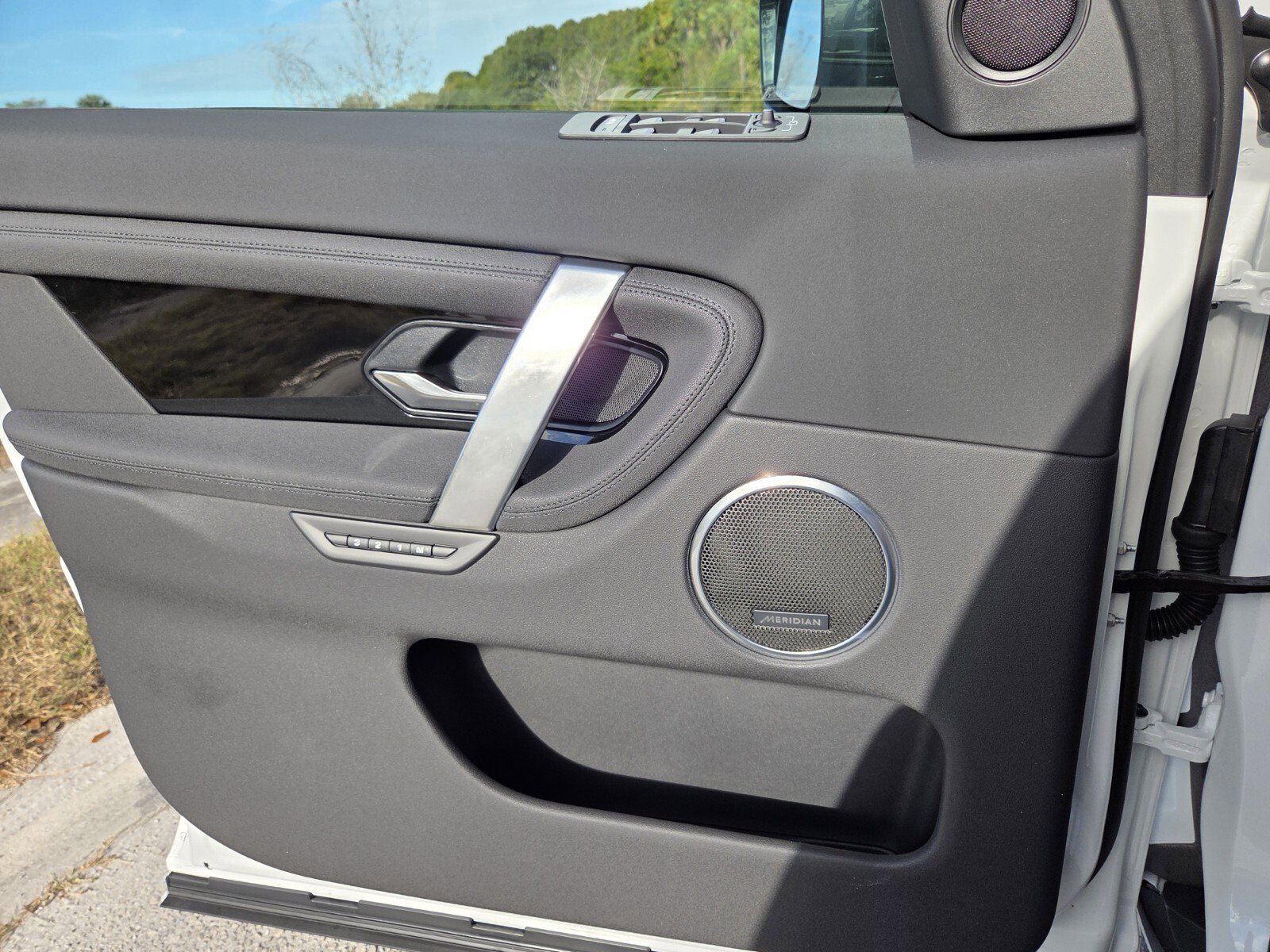 Used 2025 Land Rover Discovery Sport S image 16