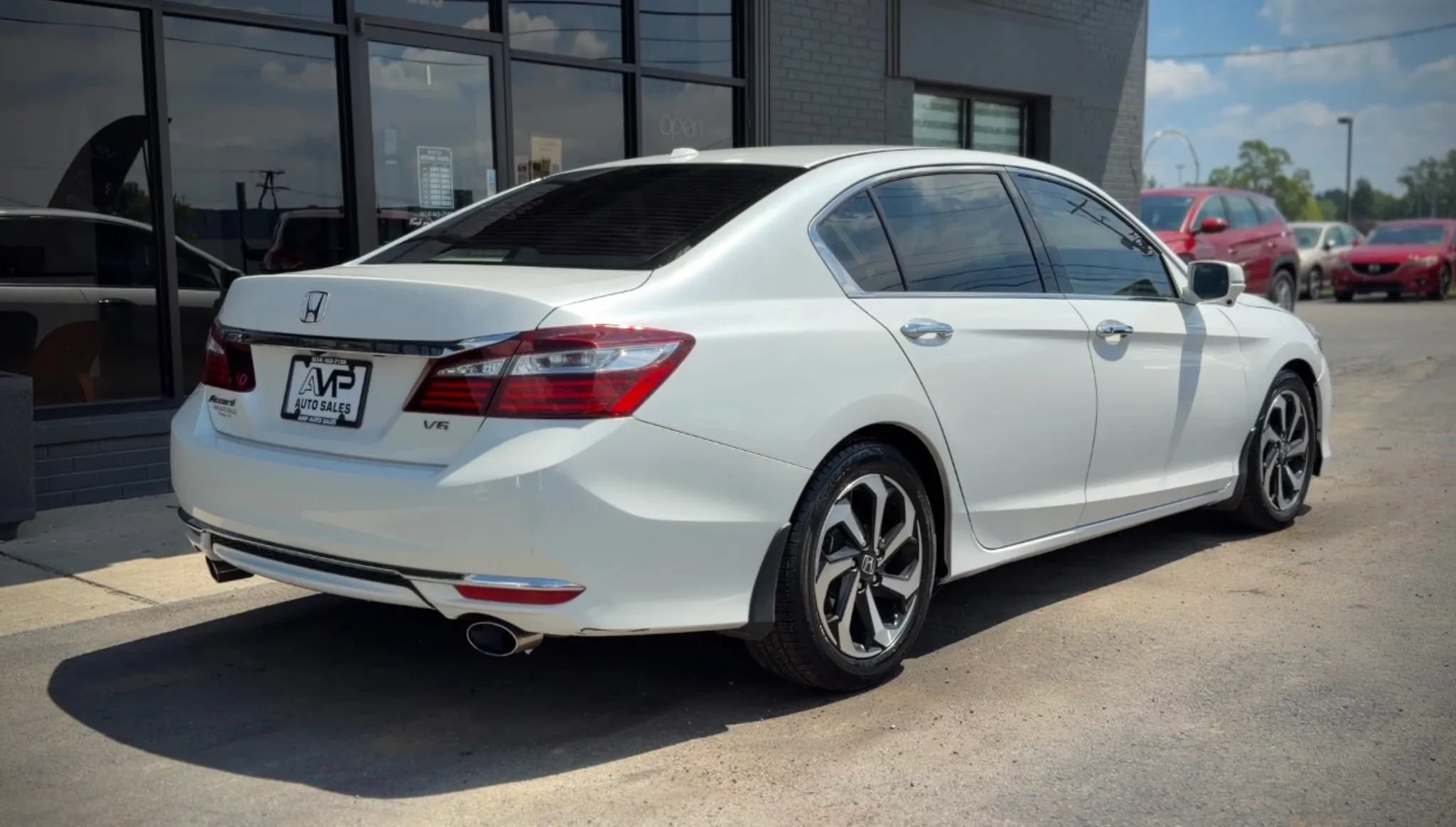Used 2017 Honda Accord EX-L image 2