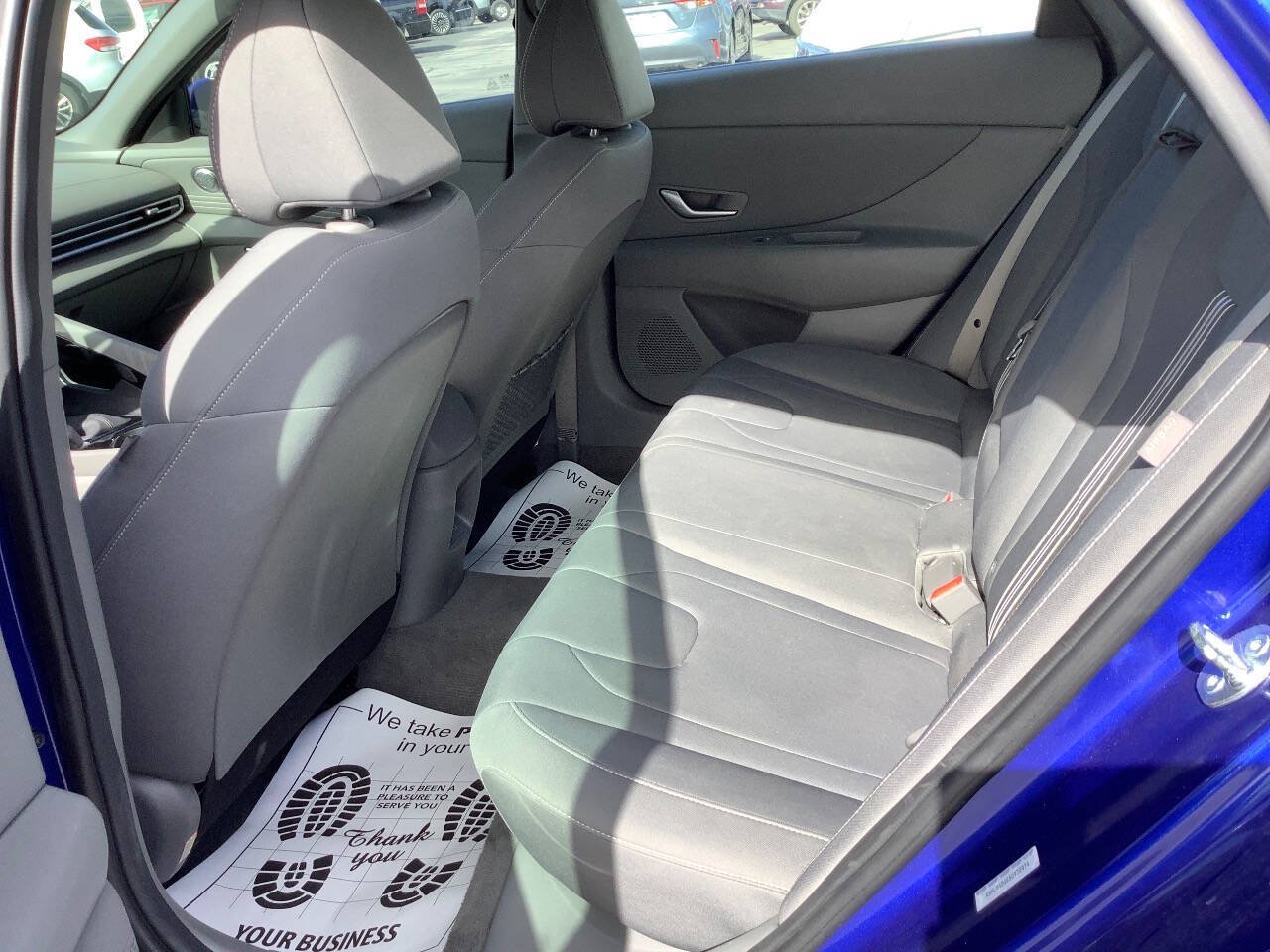 Used 2025 Hyundai Elantra SEL FWD image 28