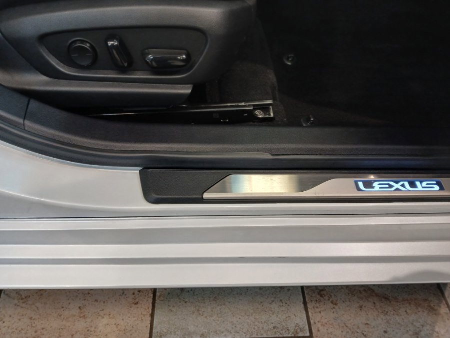 Used 2023 Lexus ES 250 w/ Premium Package image 17