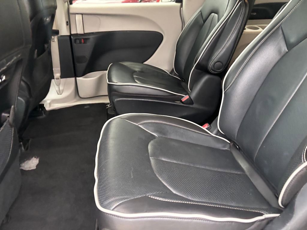 Used 2023 Chrysler Pacifica Limited image 24