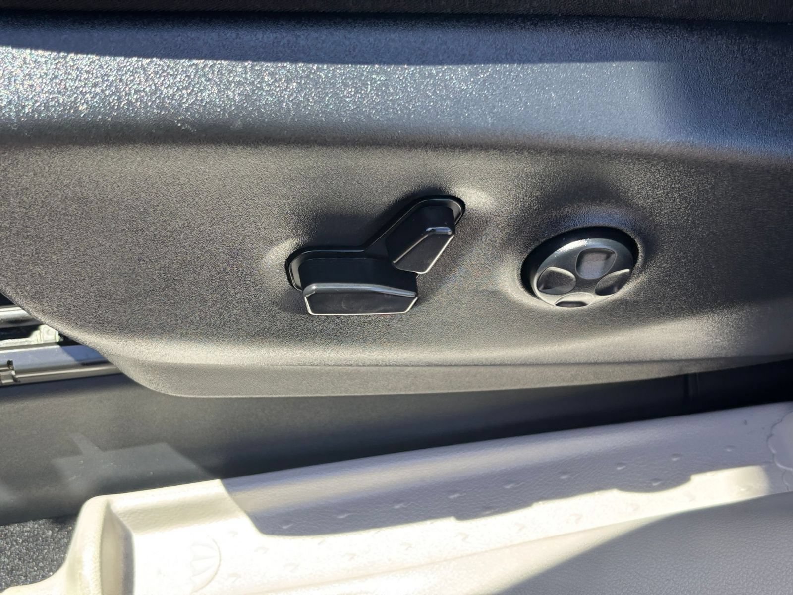 Used 2024 Chrysler Pacifica Touring-L FWD image 21