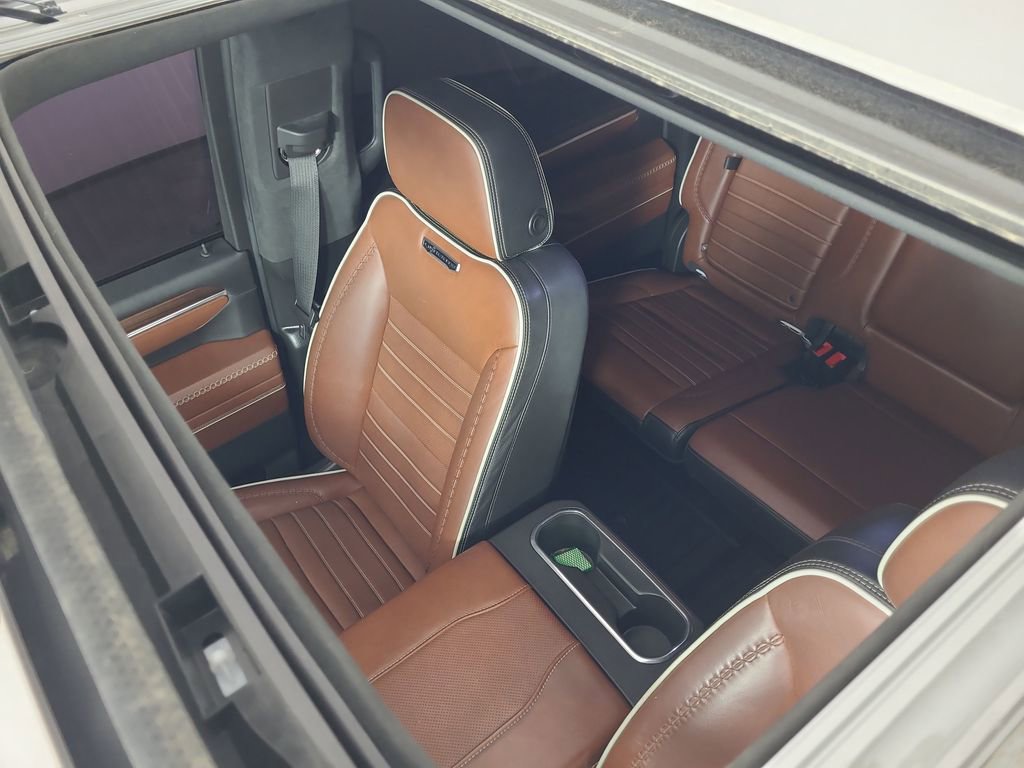 Used 2024 GMC Sierra 3500 Denali Ultimate image 9