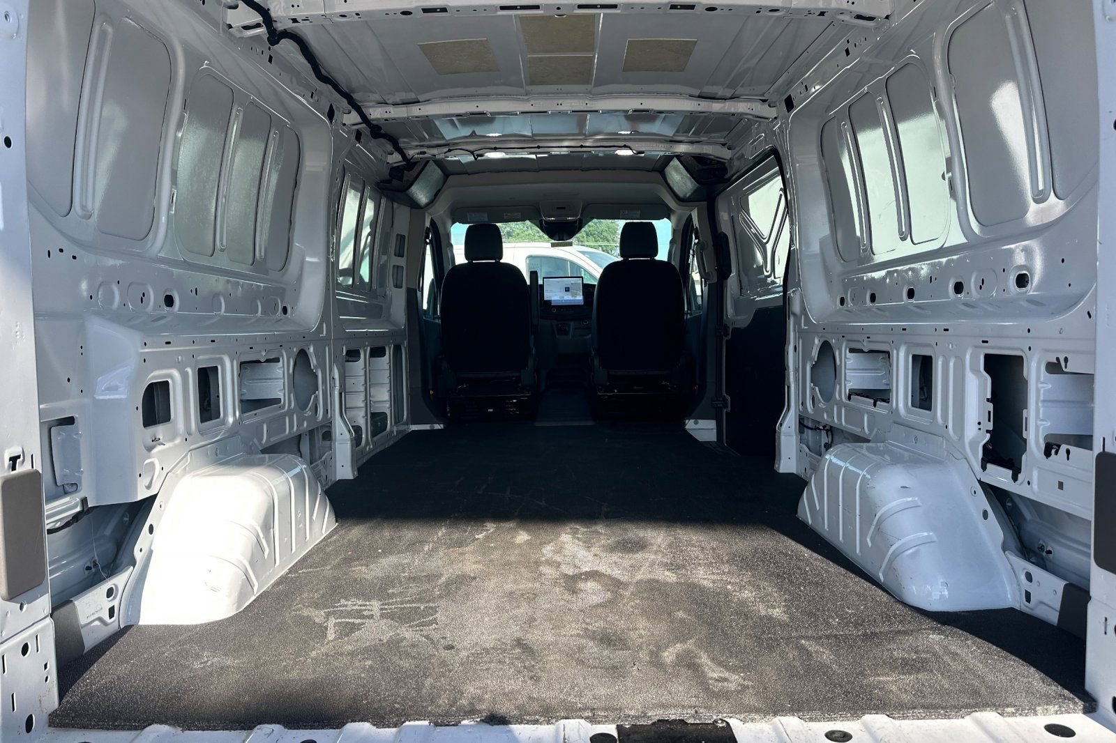 Used 2022 Ford E-Transit Low Roof image 16