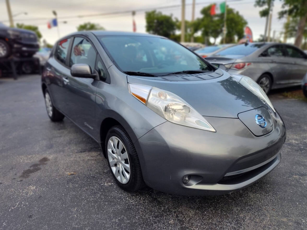Used 2015 Nissan Leaf S FWD image 7