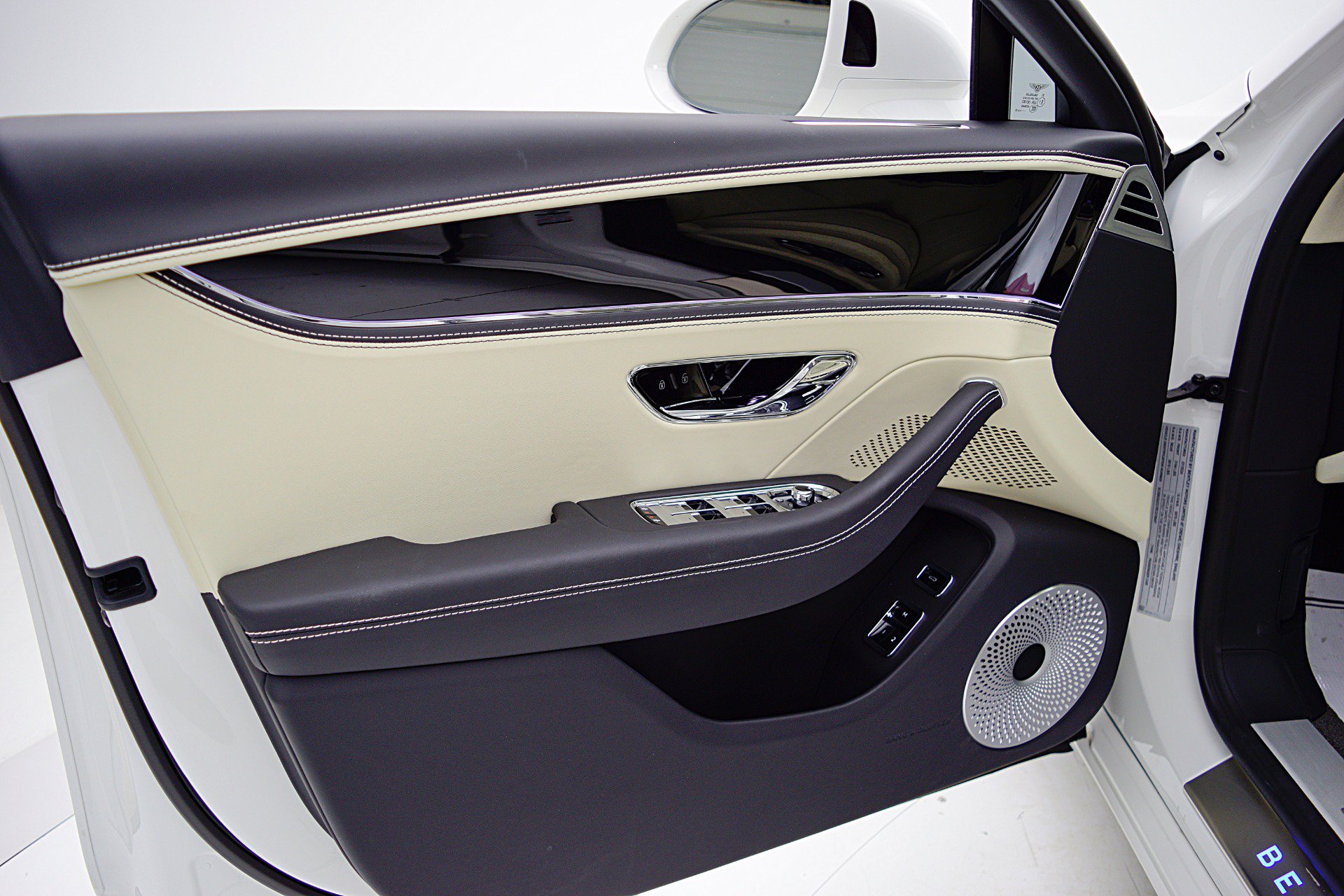 Used 2024 Bentley Flying Spur Azure AWD/4WD image 42
