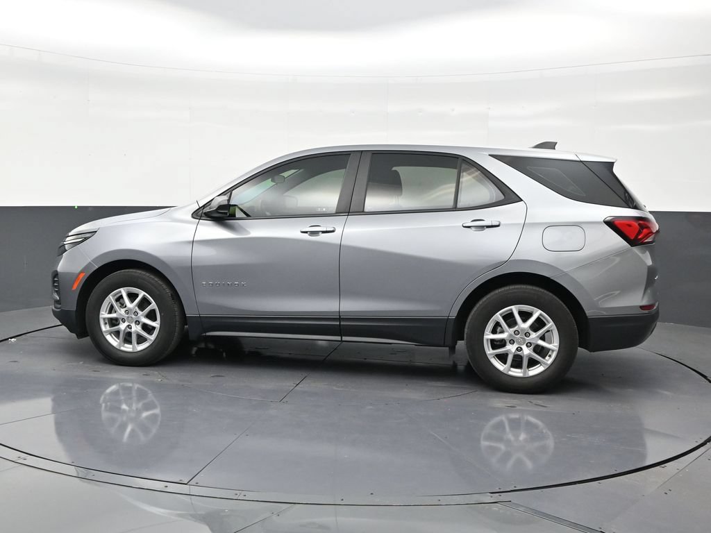 Used 2024 Chevrolet Equinox LS FWD image 2