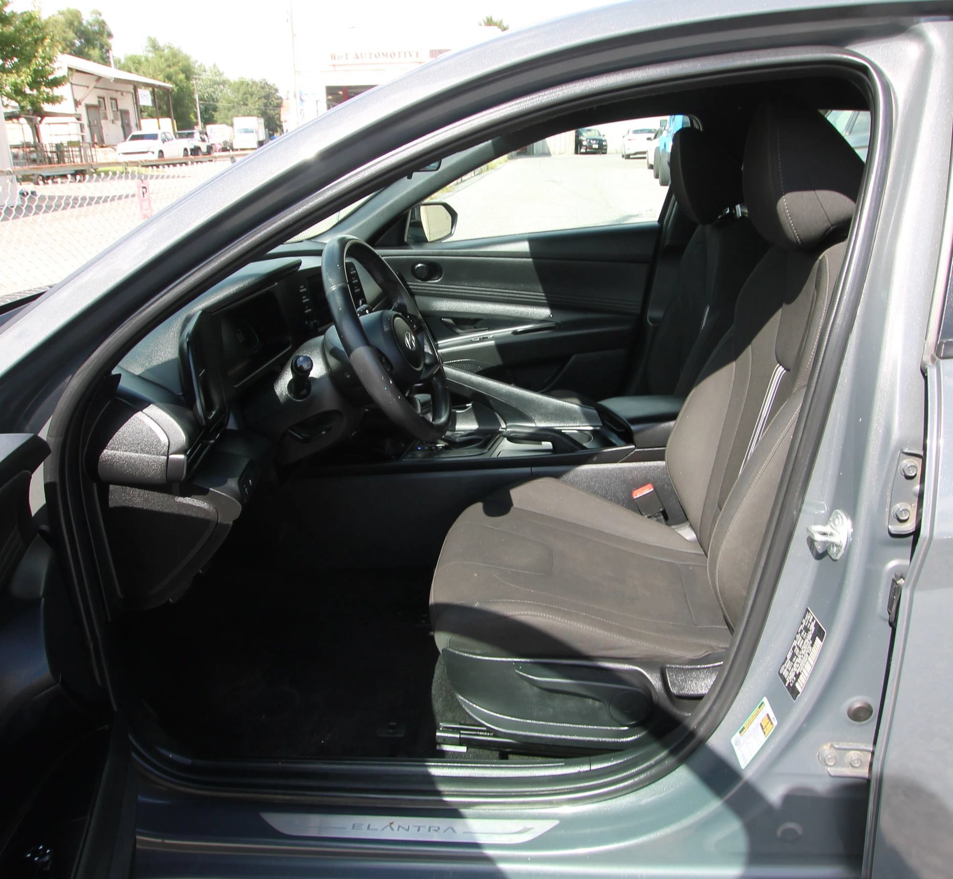 Used 2025 Hyundai Elantra Sport FWD image 9