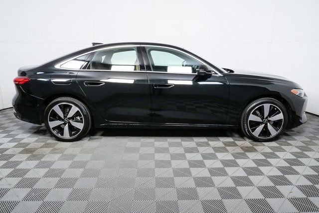 Used 2025 Audi A5 2.0T Premium Plus image 2