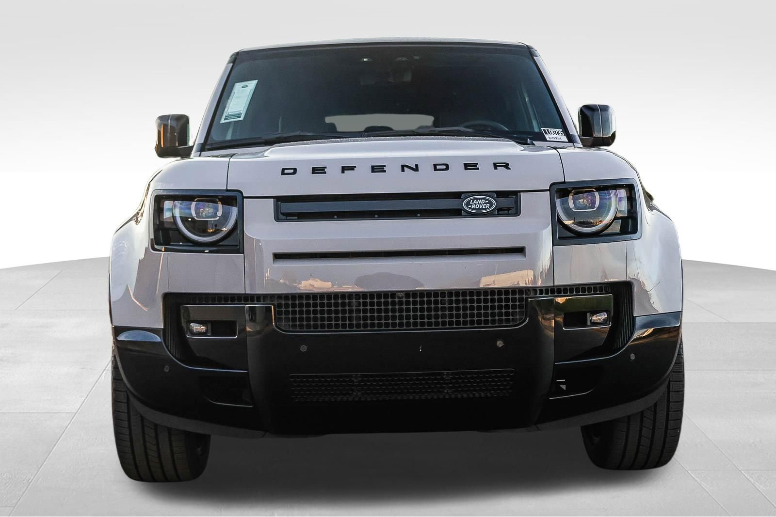 New 2026 Land Rover Defender 130 X-Dynamic SE image 2